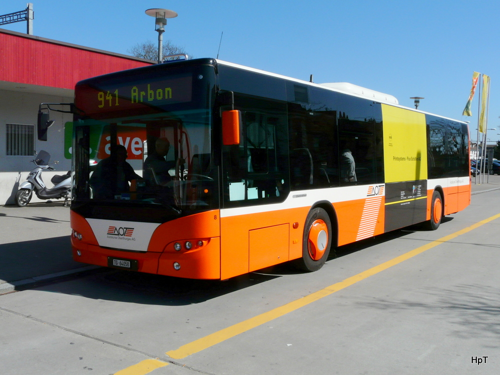 AOT - Neoplan  Nr.8  TG 64058 vor dem Bahnhof in Amriswil am 02.04.2011