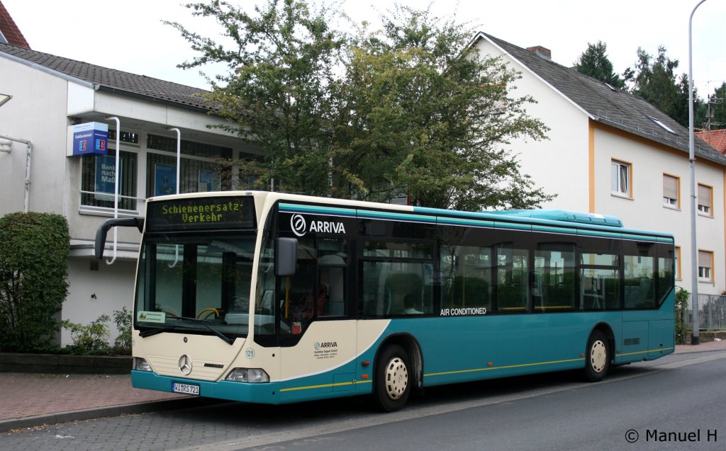 Arriva 121 (WI RS 721) hatte die Aufgabe SEV zwischen Niederhöchstadt und Bad Soden zu Fahren.
Aufgenommen beim Pause machen in Niederhöchstadt auf der Hauptstr. an 22.8.2010.