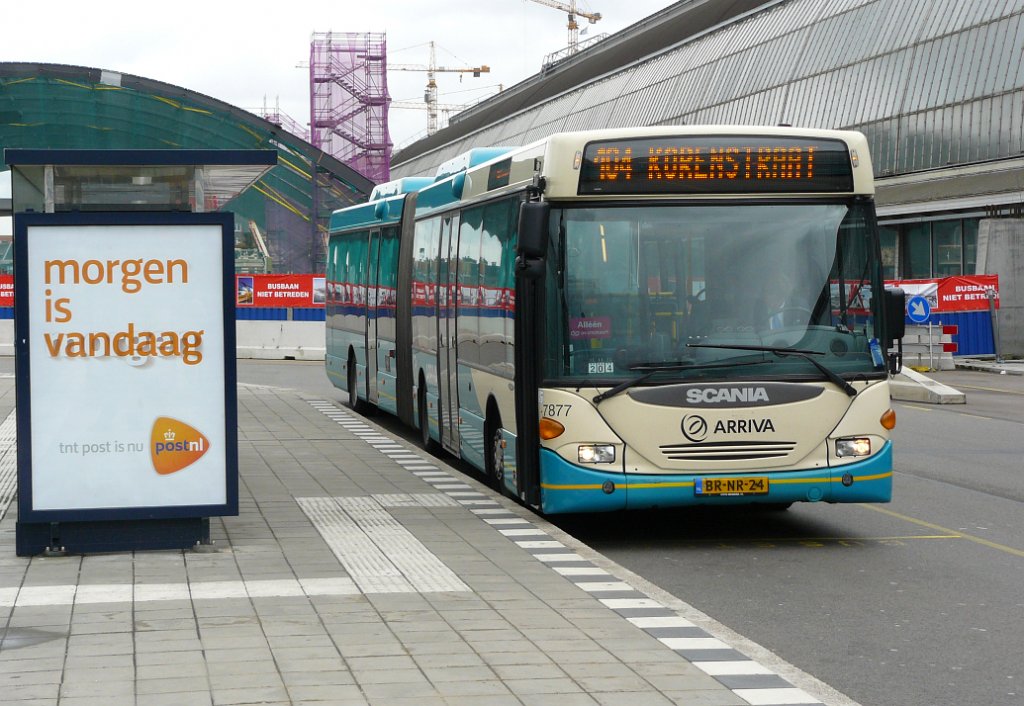 Arriva Bus 7877. Scania Omnicity Amsterdam Centraal Station 27-05-2011.