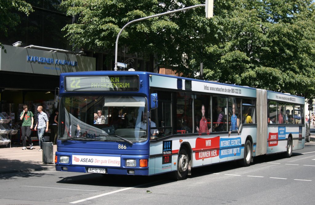 ASEAG 866 (AC L 310) macht Werbung fr Netaachen.
Aachen Theaterplatz, 4.6.2010.