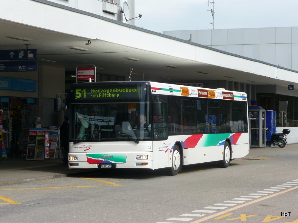 asm - MAN Bus Nr.28 BE 421423 unterwegs auf der Linie 51 bei der Haltestelle vor dem Bahnhof Langenthal am 25.03.2010