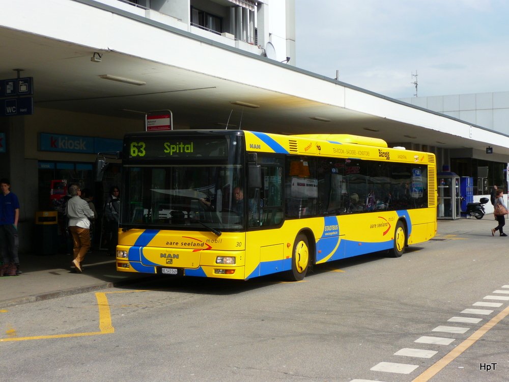 asm - MAN Bus Nr.30 BE 545549 unterwegs auf der Linie 63 bei der Haltestelle vor dem Bahnhof Langenthal am 25.03.2010