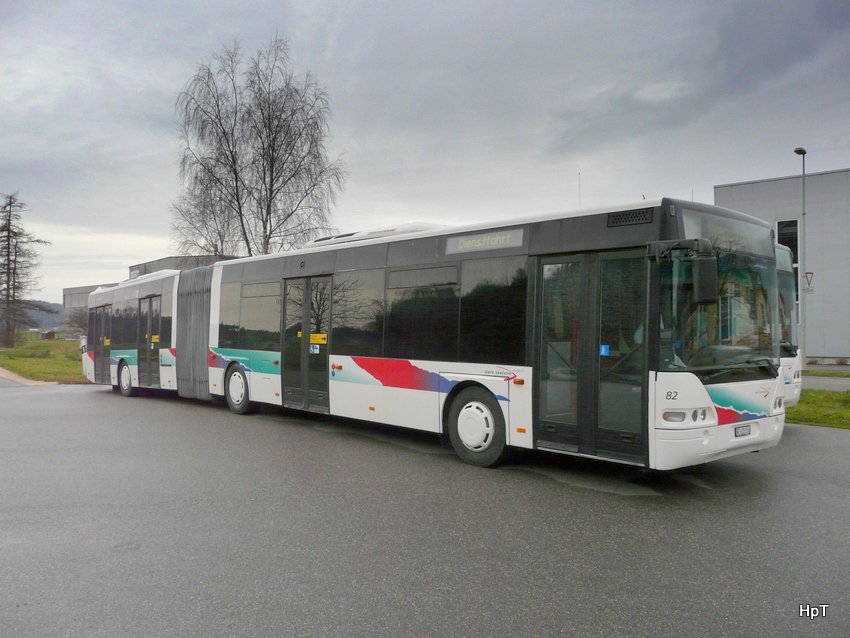 asm - Neoplan Gelenkbus Nr.82 (ex Engadin Bus) BE 628336 abgestellt in Wangen an der Aare am 06.12.2009