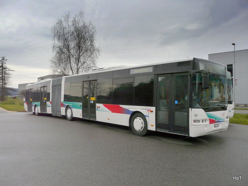 asm - Neoplan Gelenkbus Nr.82 (ex Engadin Bus) BE 628336 abgestellt in Wangen an der Aare am 06.12.2009