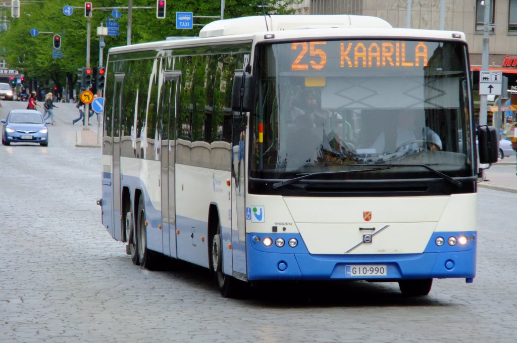 Auch die dreiachsigen Versionen vom 8700LE sind in allen Skandinavischen Lndern verbreitet. Aufnahme in Tampere am 18.6.2010. 