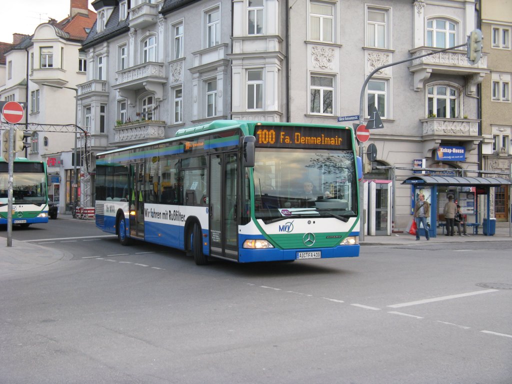 Auf dem S-bahn SEV am 10./11.4.2010 fuhren sehr viele verschiedene Busunternehmen, so auch Demmelmair, hier mit einem Citaro.
Die Beschilderung der Busse war grtenteils sehr mangelhaft.