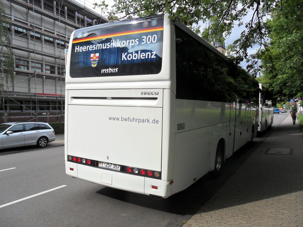 Auf diesem Foto ist ein IVECO Reisebus der Bundeswehr aus Koblenz zu sehen. Das Foto habe ich am 07.09.2011 in Saarbrcken am Ludwigsplatz gemacht.