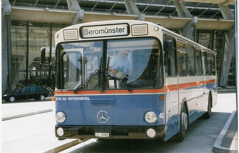 Aus dem Archiv: AAGR Rothenburg Nr. 42/LU 15'080 Mercedes O 305 am 20. Juli 1998 Luzern, Bahnhof