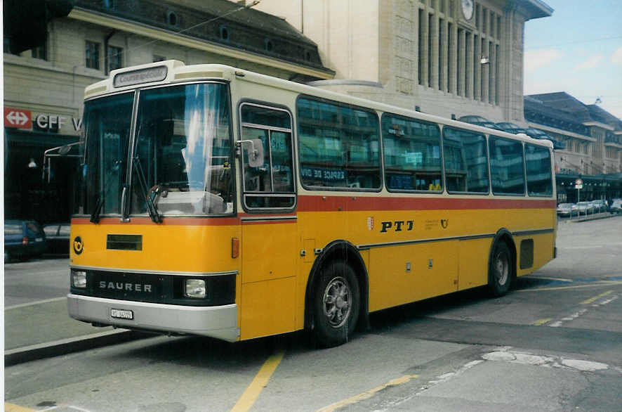 Aus dem Archiv: Epiney, Ayer - VS 64'315 - Saurer/Lauber RH am 16. Mrz 1997 beim Bahnhof Lausanne