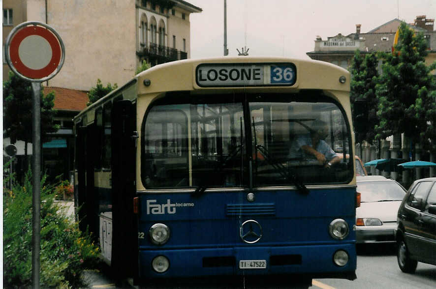 Aus dem Archiv: FART Locarno - Nr. 22/TI 47'522 - Mercedes O 305 (ex Nr. 20; ex AAGL Liestal Nr. 63) am 13. Juli 1998 beim Bahnhof Locarno
