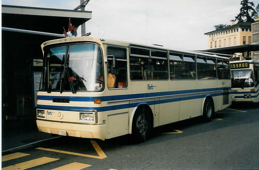 Aus dem Archiv: FART Locarno - Nr. 32/TI 138'032 - Mercedes/Vetter O 303 am 14. Juli 1998 beim Bahnhof Locarno