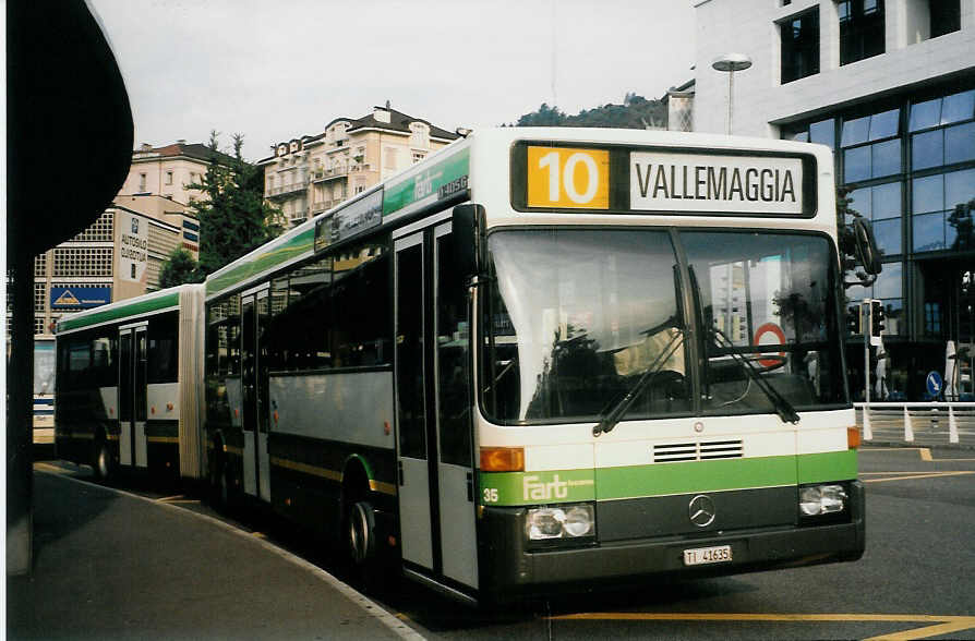 Aus dem Archiv: FART Locarno - Nr. 35/TI 41'635 - Mercedes O 405G am 14. Juli 1998 beim Bahnhof Locarno