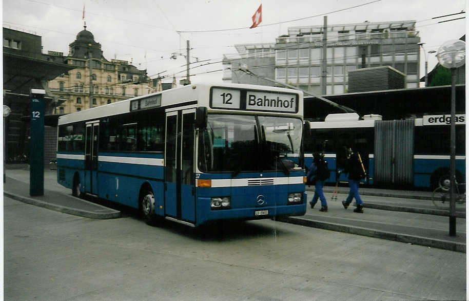 Aus dem Archiv: Gowa, Luzern (VBL) Nr. 37/LU 15'651 Mercedes O 405 am 19. April 1997 Luzern, Bahnhof