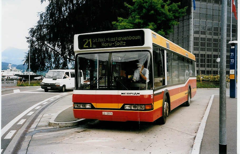 Aus dem Archiv: Gowa, Luzern Nr. 21/LU 15'573 Neoplan am 13. Juli 1999 Luzern, Bahnhof