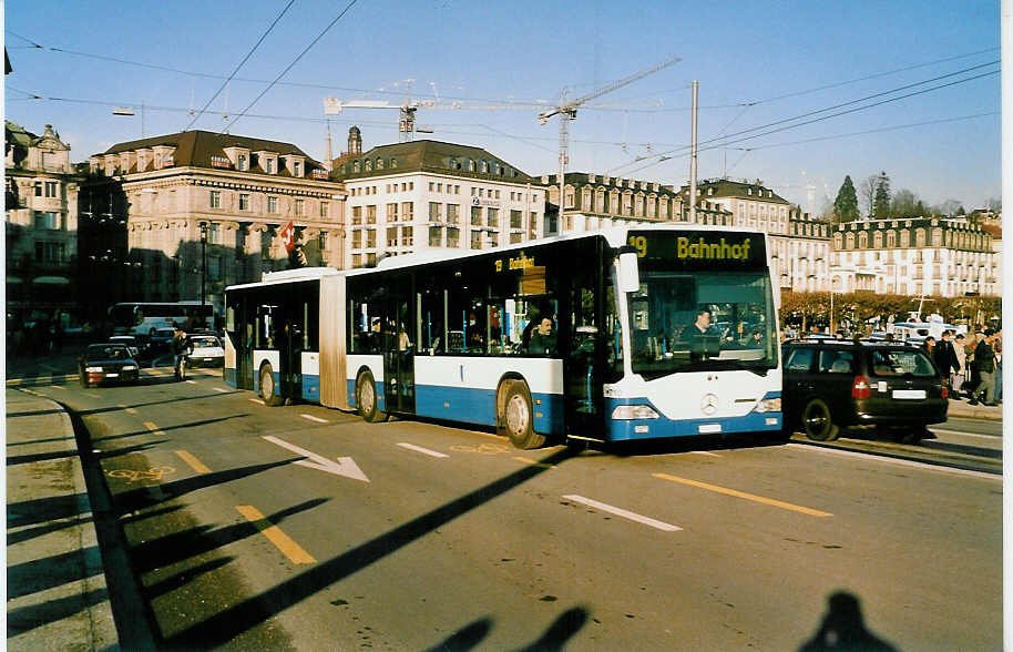 Aus dem Archiv: Heggli, Kriens (VBL) Nr. 710/LU 15'129 Mercedes Citaro am 30. Dezember 1999 Luzern, Bahnhofbrcke
