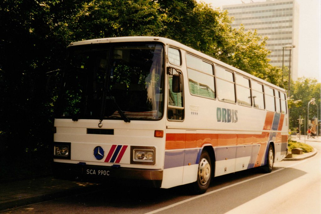 Aus dem Archiv: Otomarsan O 302 S, trkischer Aufbauer, polnisches Busunternehmen  Orbis , Karlsruhe September 1997