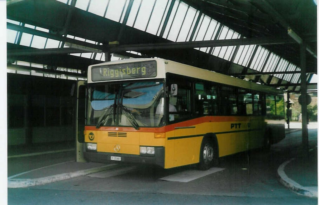 Aus dem Archiv: PTT Regie P 25'368 Mercedes/R&J O 405 am 5. September 1997 Bern, Postautostation