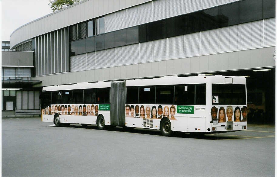 Aus dem Archiv: PTT Regie P 27'716 Mercedes O 405G am 10. Oktober 1998 Bern, Postautostation (mit Vollwerbung für  Benetton )