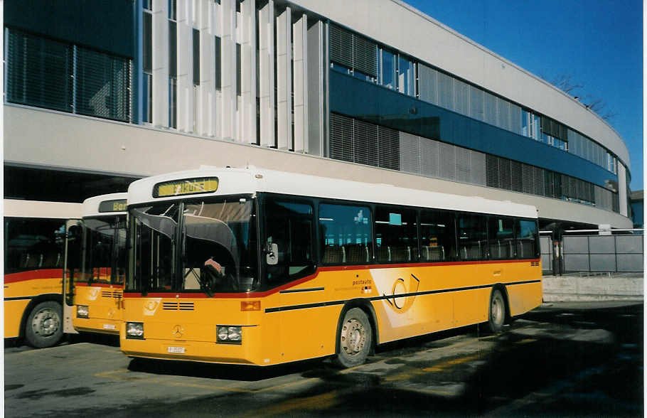 Aus dem Archiv: PTT Regie P 25'327 Mercedes/R&J O 405 am 29. Dezember 1998 Bern, Postautostation