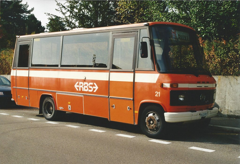 Aus dem Archiv: RBS, Worblaufen Nr. 21/BE 428'721 Mercedes O309/Auwrter am 20. Oktober 2000 beim Friedhof Bolligen.