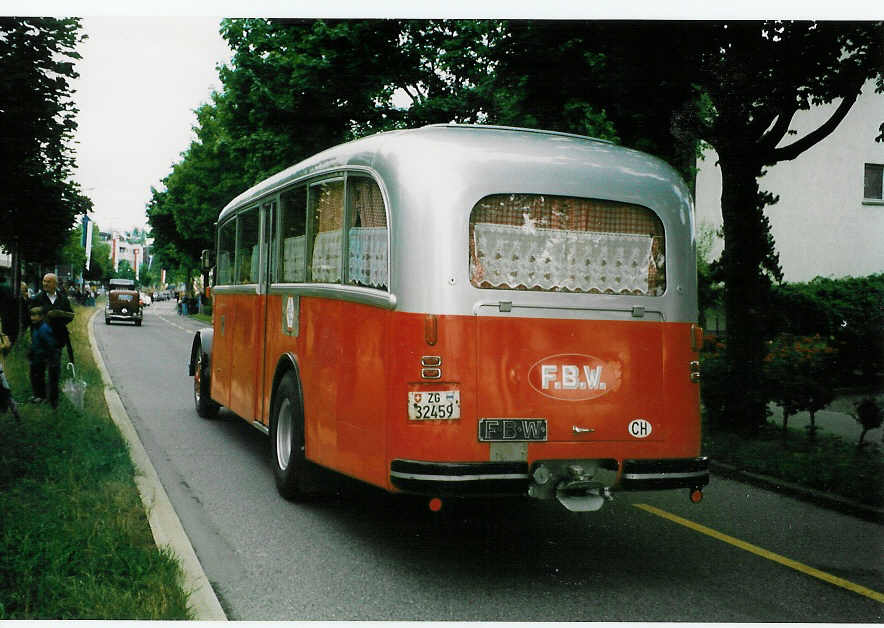 Aus dem Archiv: Rllin, Rotkreuz - ZG 32'459 - FBW/R&J (ex AFA Adelboden Nr. 1) am 14. Juni 1998 in Uster, Zrichstrasse