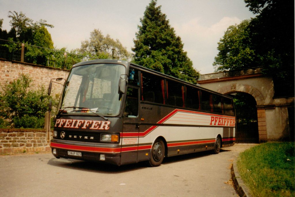 Aus dem Archiv: Setra S 215 HD  Pfeiffer , Juni 1993 Heidelberg-Ziegelhausen
