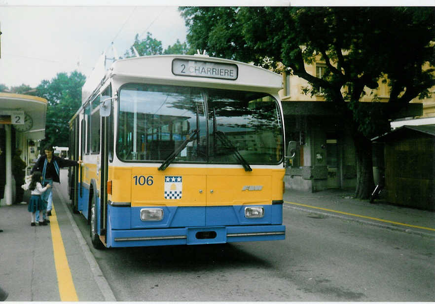Aus dem Archiv: TC La Chaux-de-Fonds Nr. 106 FBW/Hess-Haas Trolleybus am 7. Oktober 1997 La Chaux-de-Fonds, Bahnhof