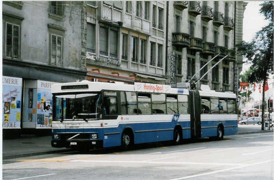 Aus dem Archiv: TF Fribourg Nr. 103/FR 634 Volvo/Hess Gelenkduobus am 15. August 1998 Fribourg, Bahnhof