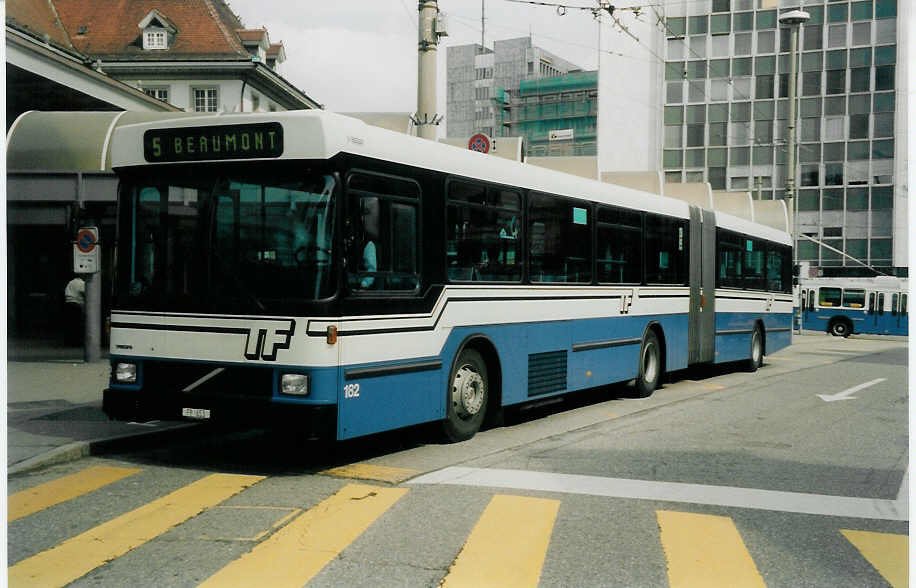 Aus dem Archiv: TF Fribourg Nr. 182/FR 653 Volvo/Hess am 3. April 1999 Fribourg, Bahnhof