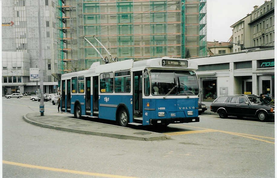 Aus dem Archiv: TF Fribourg Nr. 42 Volvo/Hess Trolleybus am 3. April 1999 Fribourg, Bahnhof
