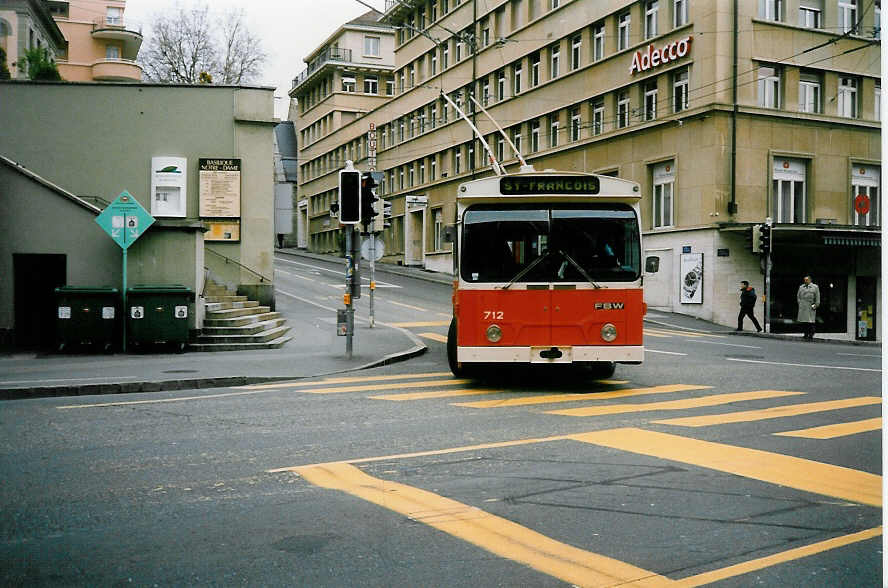 Aus dem Archiv: TL Lausanne - Nr. 712 - FBW/Hess Trolleybus am 15. April 1998 in Lausanne, Place Riponne