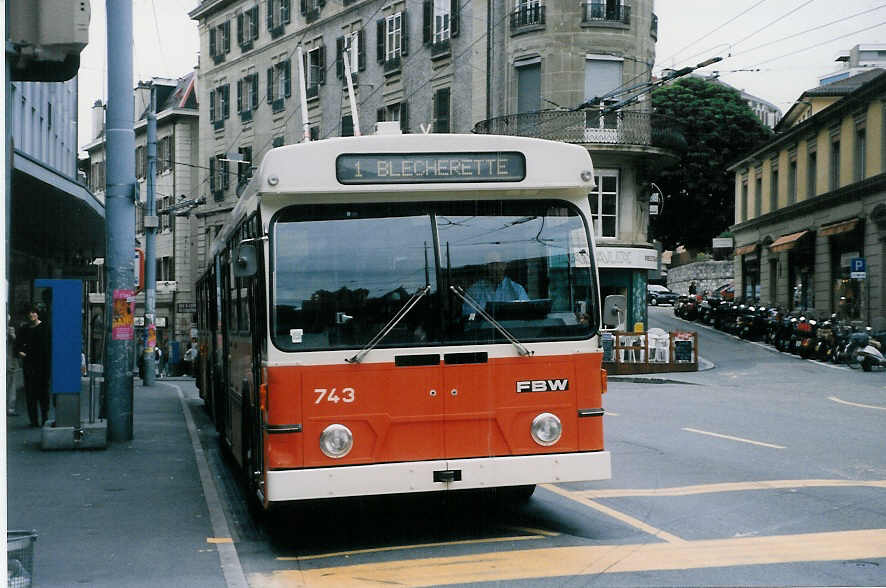Aus dem Archiv: TL Lausanne - Nr. 743 - FBW/Hess Trolleybus am 22. August 1998 in Lausanne, Place Riponne