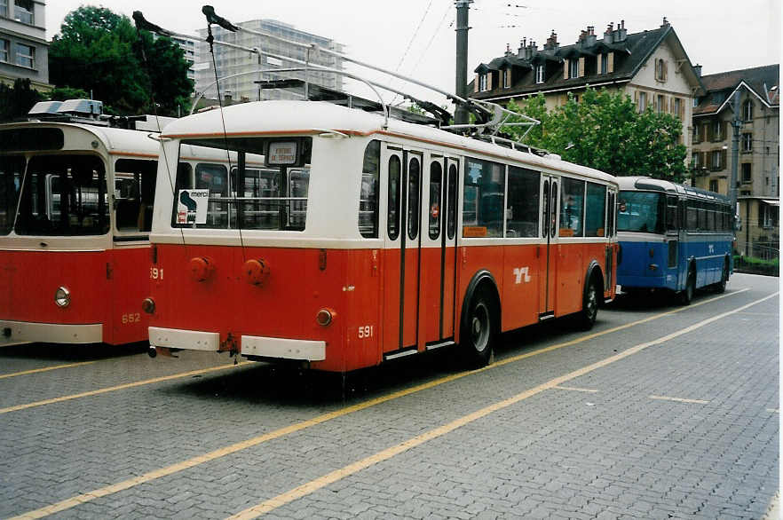 Aus dem Archiv: TL Lausanne - Nr. 591 - FBW/FFA Trolleybus (ex TPG Genve Nr. 852; ex VBZ Zrich Nr. 91) am 7. Juli 1999 in Lausanne, Depot Borde
