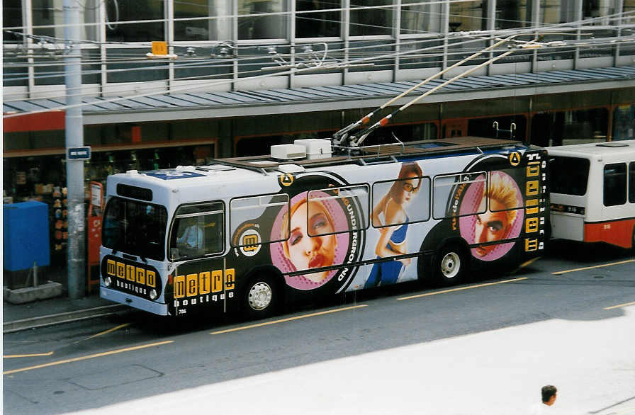 Aus dem Archiv: TL Lausanne - Nr. 786 - NAW/Lauber Trolleybus am 7. Juli 1999 in Lausanne, Place Riponne (mit Vollwerbung fr  metro boutique )