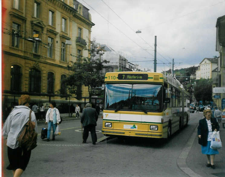 Aus dem Archiv: TN Neuchtel Nr. 110 NAW/Hess Gelenktrolleybus am 7. Oktober 1997 Neuchtel, Place Pury