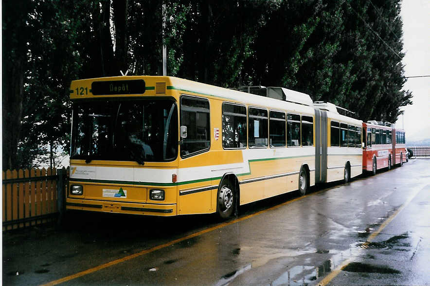 Aus dem Archiv: TN Neuchtel Nr. 121 NAW/Hess Gelenktrolleybus am 6. Juli 1999 Neuchtel, Dpt