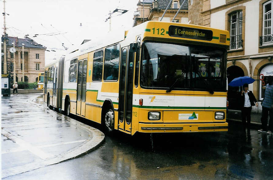 Aus dem Archiv: TN Neuchtel Nr. 112 NAW/Hess Gelenktrolleybus am 6. Juli 1999 Neuchtel, Place Pury