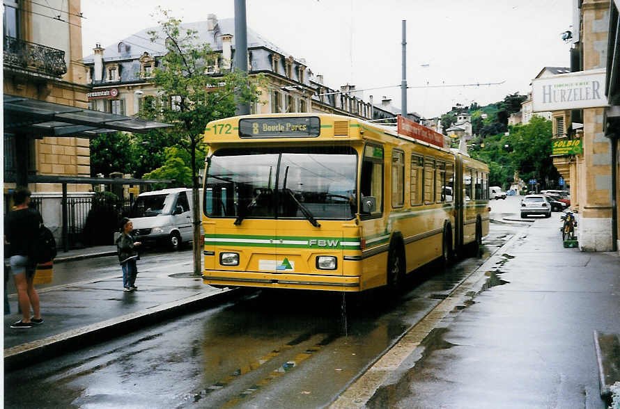 Aus dem Archiv: TN Neuchtel Nr. 172 FBW/Hess Gelenktrolleybus am 6. Juli 1999 Neuchtel, Place Pury