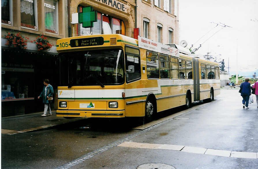Aus dem Archiv: TN Neuchtel Nr. 105 NAW/Hess Gelenktrolleybus am 6. Juli 1999 Neuchtel, Place Pury