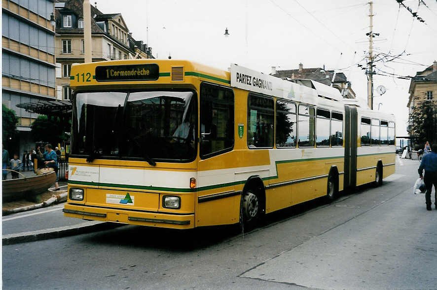 Aus dem Archiv: TN Neuchtel Nr. 112 NAW/Hess Gelenktrolleybus am 10. Juli 1999 Neuchtel, Place Pury