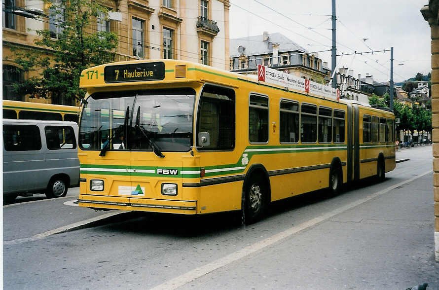 Aus dem Archiv: TN Neuchtel Nr. 171 FBW/Hess Gelenktrolleybus am 10. Juli 1999 Neuchtel, Place Pury