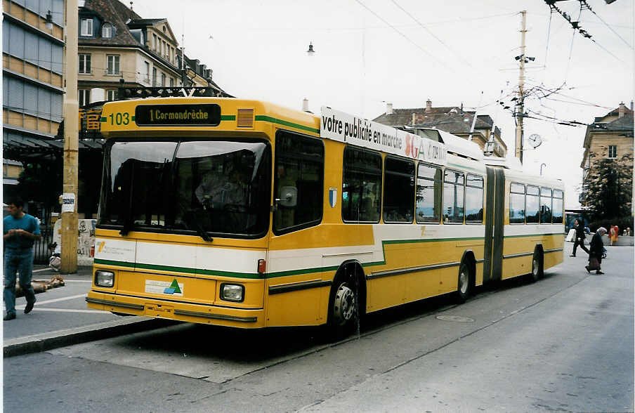 Aus dem Archiv: TN Neuchtel Nr. 103 NAW/Hess Gelenktrolleybus am 10. Juli 1999 Neuchtel, Place Pury