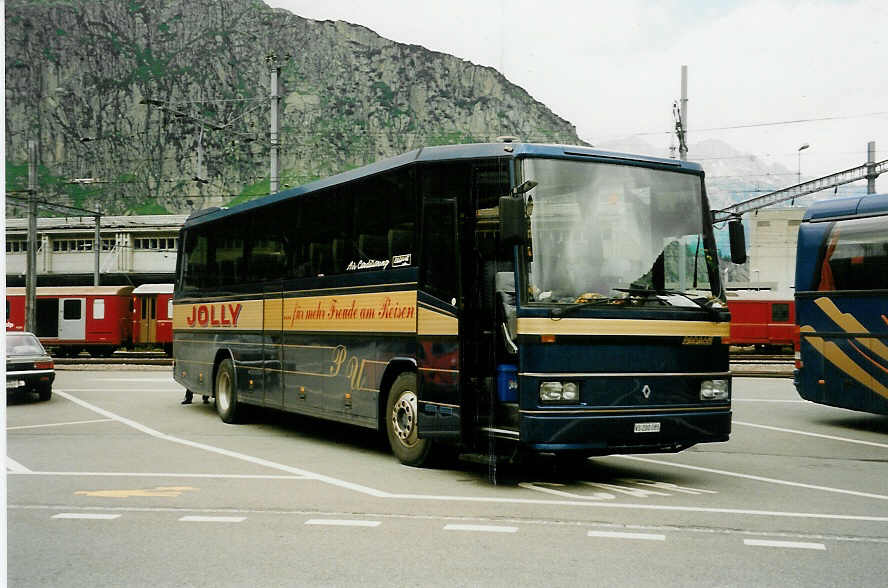 Aus dem Archiv: Ueltschi, Visp - VS 200'085 - Renault/Padane am 27. Juni 1999 beim Bahnhof Andermatt