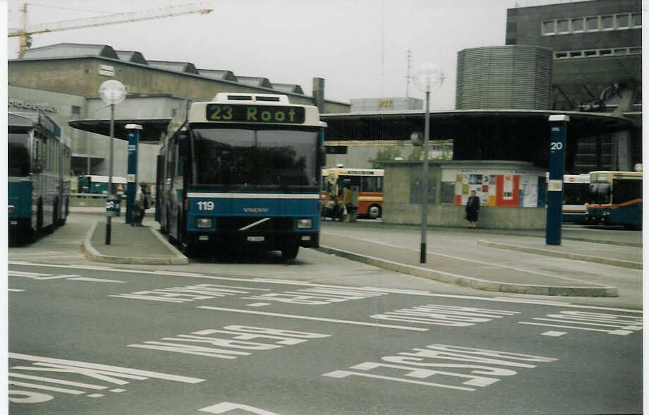 Aus dem Archiv: VBL Luzern Nr. 119/LU 15'093 Volvo/Hess am 23. April 1996 Luzern, Bahnhof