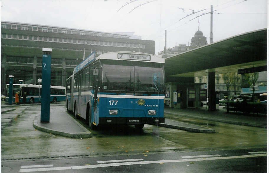 Aus dem Archiv: VBL Luzern Nr. 177 Volvo/Hess Gelenktrolleybus am 30. November 1997 Luzern, Bahnhof