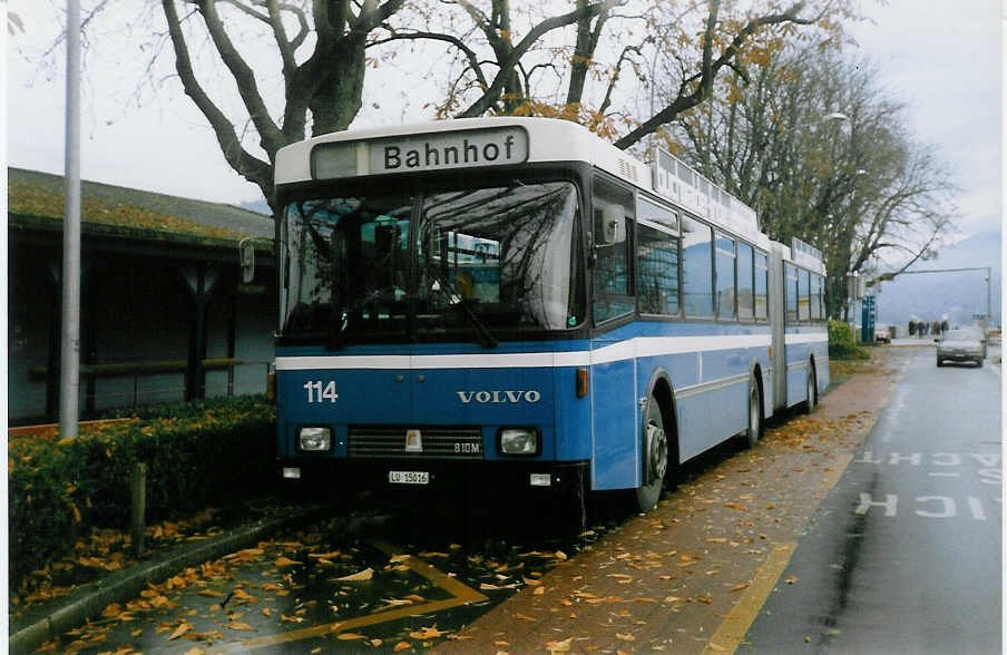 Aus dem Archiv: VBL Luzern Nr. 114/LU 15'016 Volvo/R&J am 30. November 1997 Luzern, Bahnhof