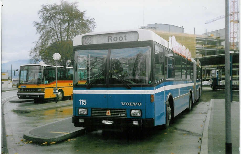 Aus dem Archiv: VBL Luzern Nr. 115/LU 15'009 Volvo/R&J am 30. November 1997 Luzern, Bahnhof