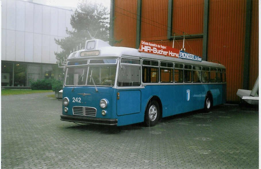 Aus dem Archiv: VBL Luzern Nr. 242 FBW/Schindler Trolleybus am 30. November 1997 Luzern, Verkehrshaus