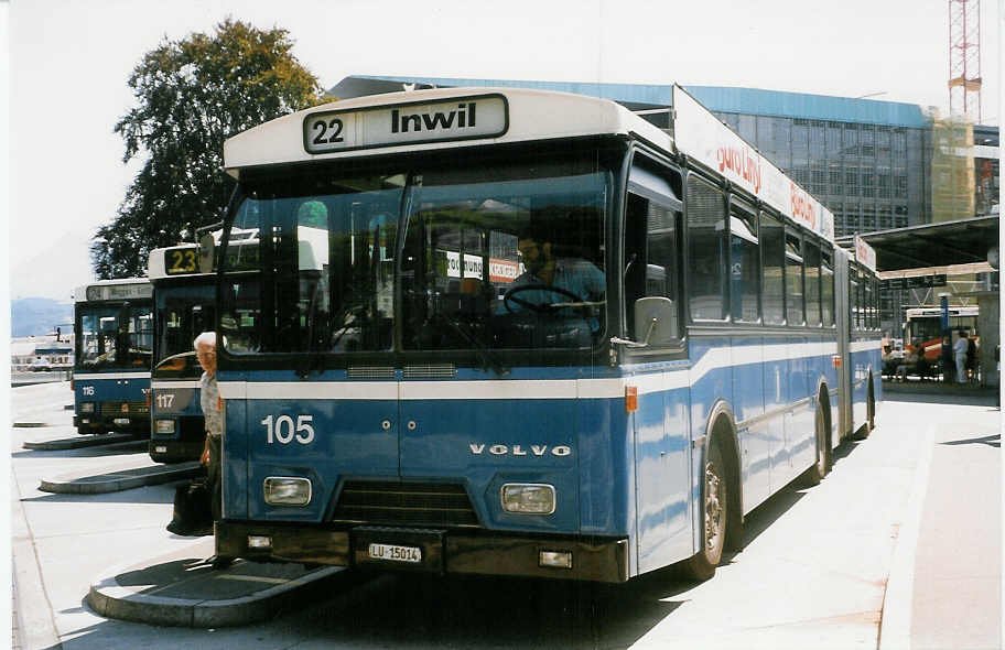 Aus dem Archiv: VBL Luzern Nr. 105/LU 15'014 Volvo/Hess am 20. Juli 1998 Luzern, Bahnhof