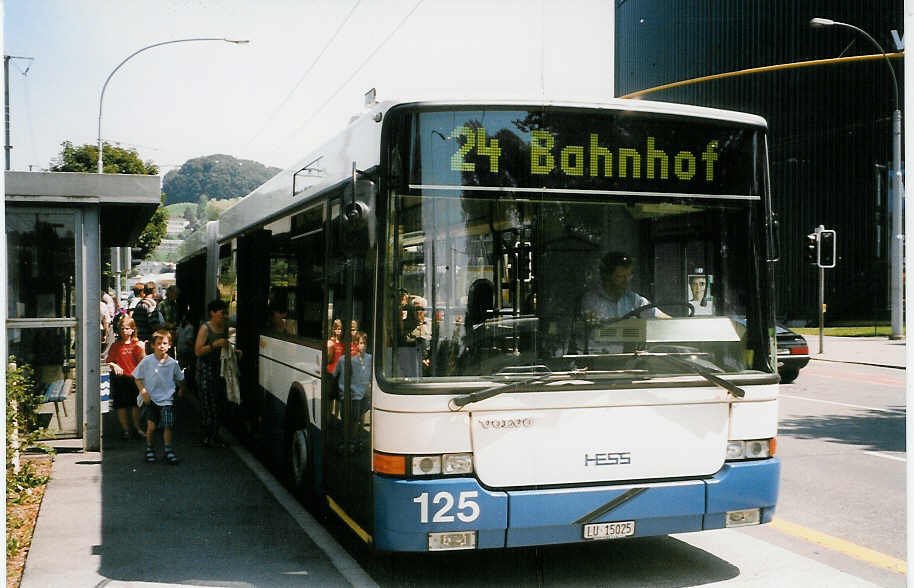 Aus dem Archiv: VBL Luzern Nr. 125/LU 15'025 Volvo/Hess am 20. Juli 1998 Luzern, Verkehrshaus